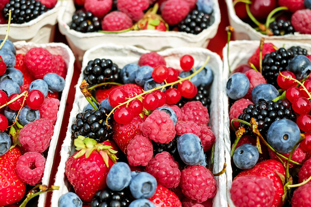 berries, fruits, raspberries-1546125.jpg