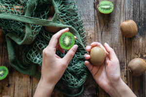 Buah Kiwi: Panduan Lengkap Jenis, Manfaat, Kandungan, dan Tips Memilih Kiwi Import