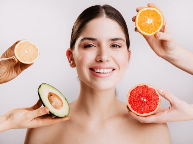Buah untuk Kecantikan Kulit: Panduan Lengkap Buah Segar yang Membuat Kulit Sehat, Cerah, dan Glowing